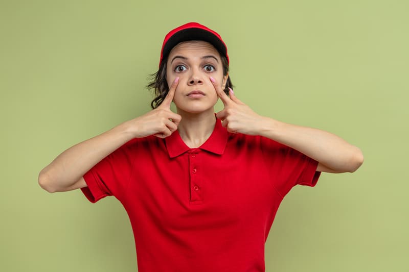paupières tombantes et ptosis chez une femme